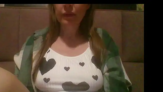 Sladkiegubki online show from October 18, 2025, 9:37 pm