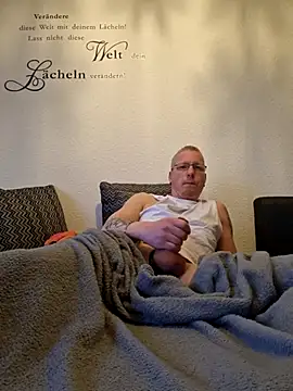 Snapshot of Maiki82 chatting on March 14, 2025, 7:26 am Maiki82 online show from March 14, 2025, 7:26 am