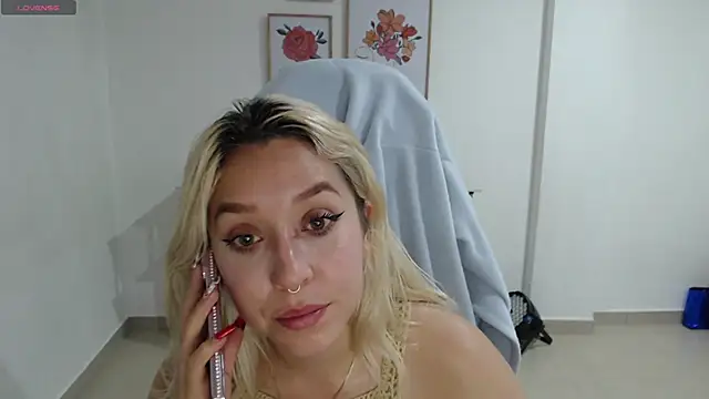 Snapshot of Dahlia__espresso chatting on January 2, 2025, 10:55 pm Dahlia espresso online show from January 2, 2025, 10:55 pm