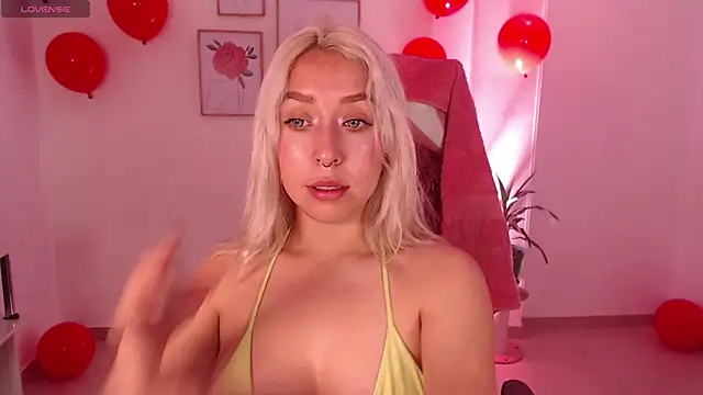 Snapshot of Dahlia__espresso chatting on February 19, 2025, 6:00 pm Dahlia espresso online show from February 19, 2025, 6:00 pm