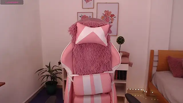 Dahlia  espresso online show from February 18, 2026, 8:05 pm