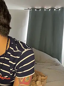 anika lowen02 online show from October 31, 2025, 7:04 pm