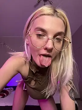 LoveLuna  online show from December 15, 2024, 11:20 pm