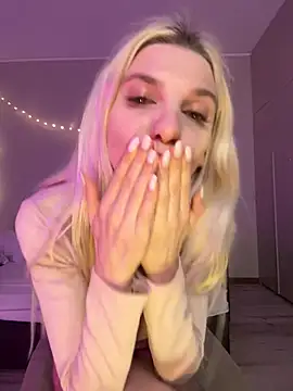 LoveLuna  online show from March 15, 2025, 7:16 pm