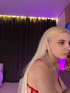 LoveLuna  online show from May 11, 2026, 9:34 pm