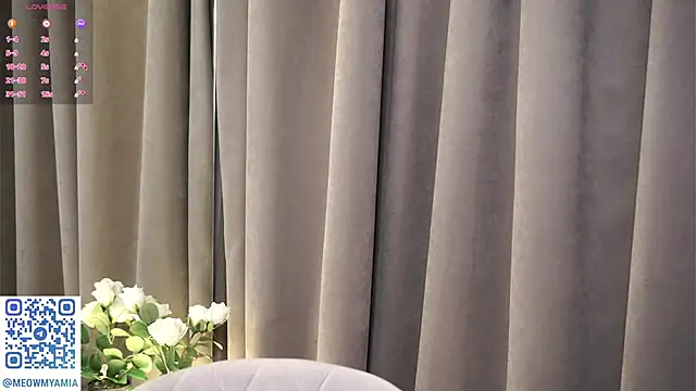 EvelyynLopez online show from December 16, 2024, 5:11 pm