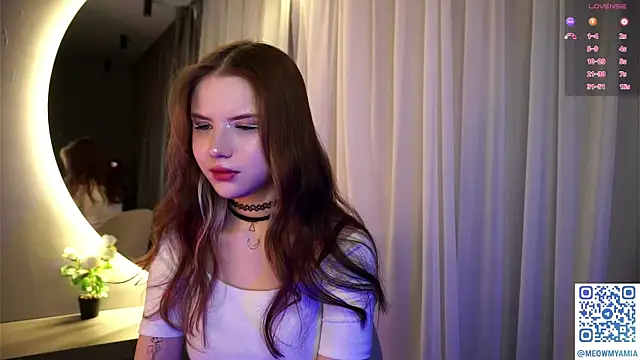 EvelyynLopez online show from December 24, 2024, 1:39 pm