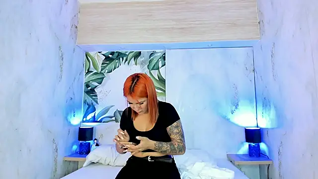 MelaniieRoux online show from May 4, 2026, 7:43 pm