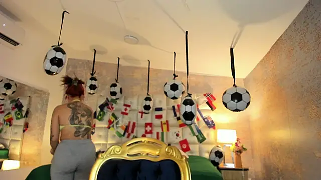 MelaniieRoux online show from July 17, 2026, 7:41 pm