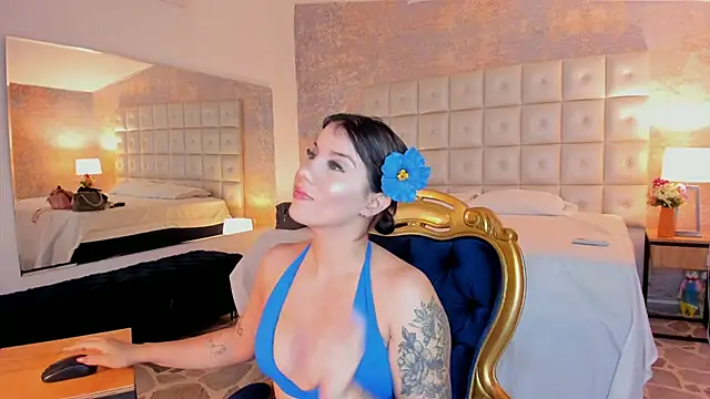 MelaniieRoux online show from August 4, 2026, 4:09 pm