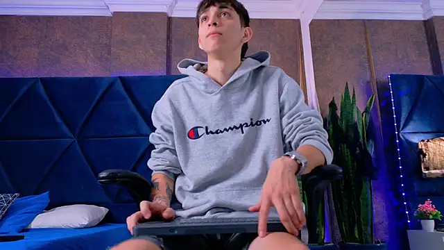 Lion Foster01 online show from October 24, 2025, 12:01 pm