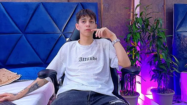 Lion Foster01 online show from February 4, 2026, 10:58 pm