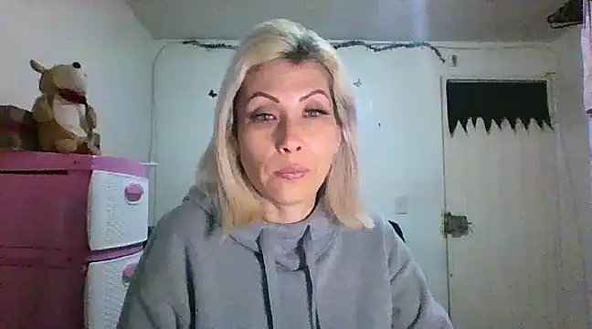 alixia81 online show from December 10, 2024, 9:23 am