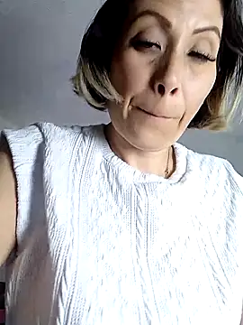 Snapshot of alixia81 chatting on October 3, 2025, 11:24 pm alixia81 online show from October 3, 2025, 11:24 pm