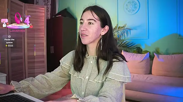 Snapshot of Belle_Via chatting on September 18, 2025, 3:58 pm Belle Via online show from September 18, 2025, 3:58 pm