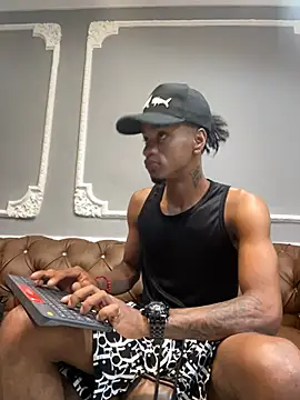 AaronCruz  online show from December 26, 2024, 1:54 pm