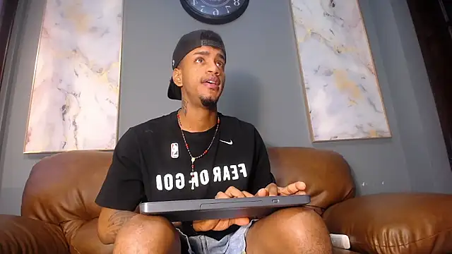 AaronCruz  online show from January 3, 2025, 1:36 pm