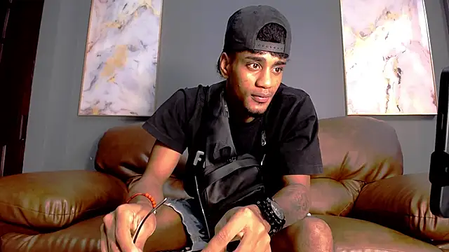 AaronCruz  online show from January 10, 2025, 7:43 pm