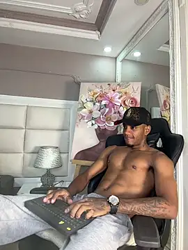 AaronCruz  online show from May 6, 2026, 9:31 pm