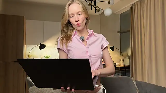 PollyAgata online show from June 30, 2026, 7:48 pm