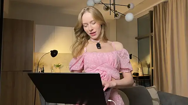 PollyAgata online show from July 1, 2026, 7:02 pm