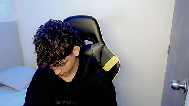 Snapshot of Yosepp_ chatting on February 16, 2026, 8:27 pm Yosepp online show from February 16, 2026, 8:27 pm