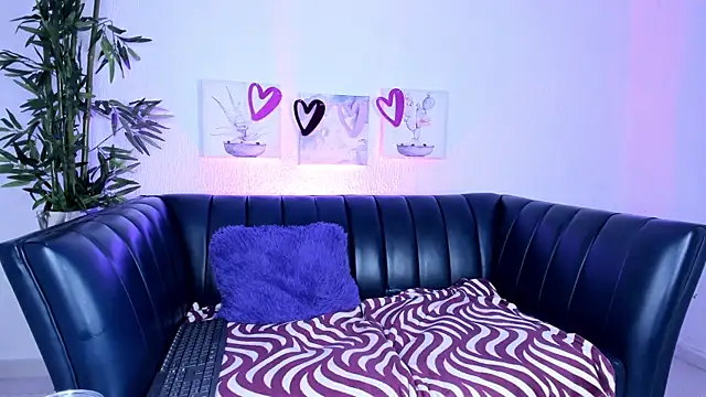 Snapshot of Harmony_Malkova chatting on February 18, 2025, 6:37 am Harmony Malkova online show from February 18, 2025, 6:37 am