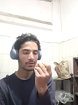 Snapshot of nskgenz chatting on February 16, 2026, 11:39 am nskgenz online show from February 16, 2026, 11:39 am