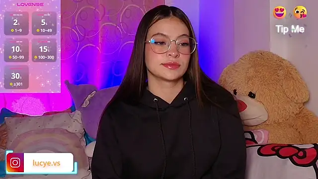 LucyEvans  online show from February 6, 2026, 4:28 am