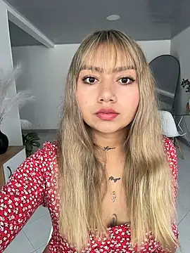 amanda-medrano1 online show from February 13, 2026, 2:46 pm