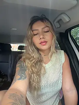 Snapshot of amanda-medrano1 chatting on May 19, 2026, 2:01 pm amanda-medrano1 online show from May 19, 2026, 2:01 pm