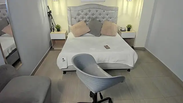 Snapshot of escarleth__ chatting on October 17, 2025, 1:46 pm escarleth   online show from October 17, 2025, 1:46 pm
