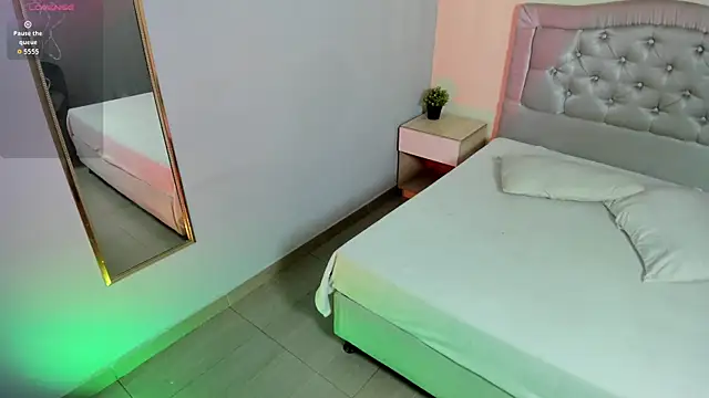 escarleth   online show from January 10, 2026, 1:13 pm