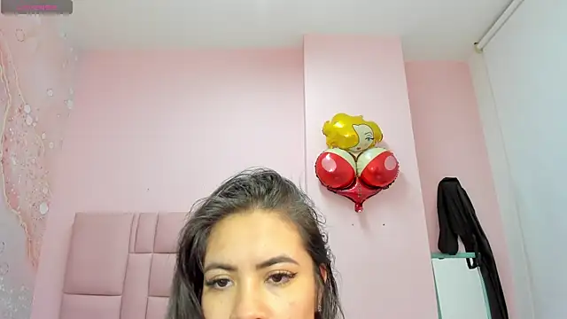 soyzarahtorres online show from September 22, 2025, 11:18 pm