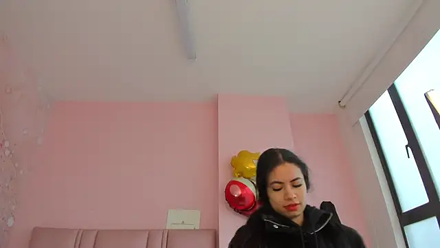 soyzarahtorres online show from October 25, 2025, 4:02 pm