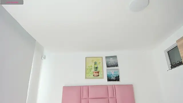 soyzarahtorres online show from February 5, 2026, 7:51 pm