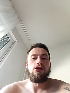 wariacik0024 online show from April 26, 2026, 4:04 pm