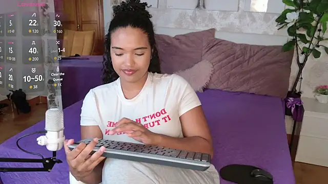 MilaTeenX online show from November 20, 2025, 8:47 am