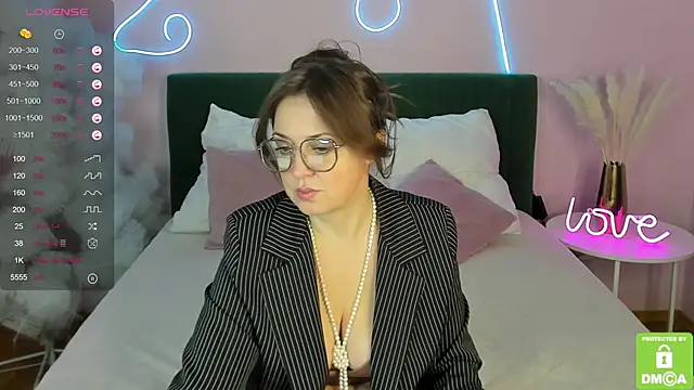 Snapshot of TiffanyWills chatting on December 10, 2024, 3:20 am TiffanyWills online show from December 10, 2024, 3:20 am
