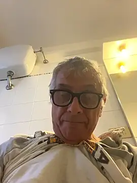 4n4l1zz4m1 online show from January 10, 2026, 2:41 pm