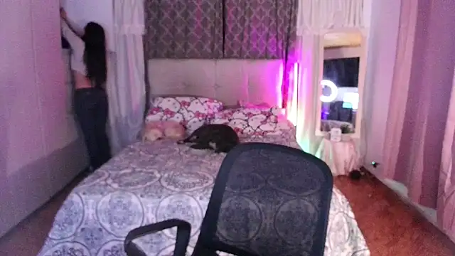 Emilyswan04 online show from June 13, 2026, 12:41 am