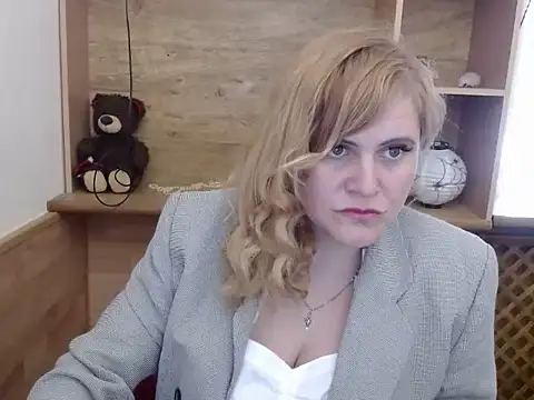DaniellaKiss online show from May 12, 2026, 12:57 pm