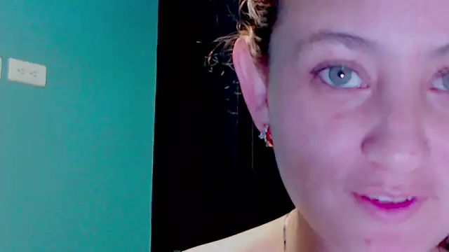 zoe jones3 online show from December 26, 2024, 4:21 am