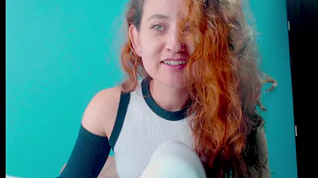 zoe jones3 online show from February 25, 2025, 3:49 pm