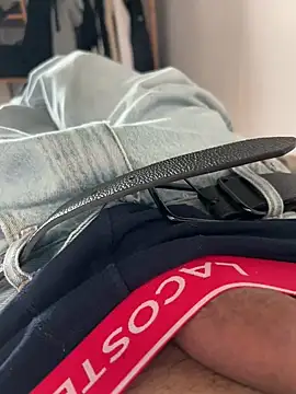 Snapshot of pignoufe chatting on February 20, 2026, 4:18 pm pignoufe online show from February 20, 2026, 4:18 pm