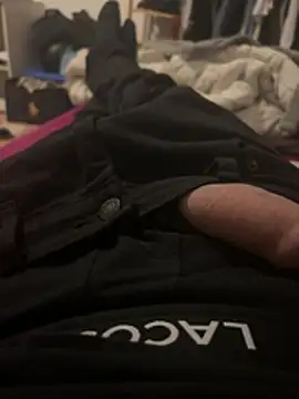 Snapshot of pignoufe chatting on March 6, 2026, 11:34 pm pignoufe online show from March 6, 2026, 11:34 pm