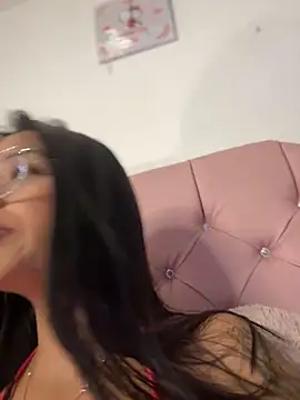 Laura fernandezII online show from December 13, 2024, 3:21 pm