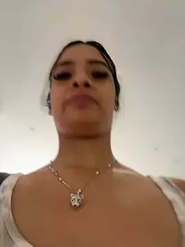 Laura fernandezII online show from January 4, 2025, 4:00 pm