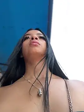 Laura fernandezII online show from February 3, 2025, 3:06 pm