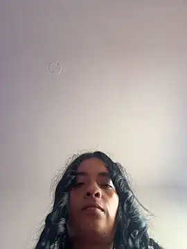 Laura fernandezII online show from November 3, 2025, 7:37 pm